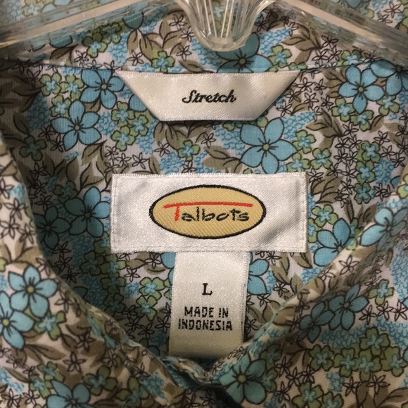 Talbots button up blouse, w / beautiful buttons. - Picture 3 of 4